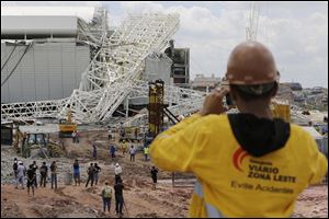 A metal structure atop of the Itaquerao Stadium is seen after a collapse in Sao Paulo, Brazil, Wednesday, Nov. 27, 2013. Part of the Itaquerao stadium that will host the 2014 World Cup opener in Brazil collapsed on Wednesday, causing significant damage and killing three people, authorities said. (AP Photo/Nelson Antoine)