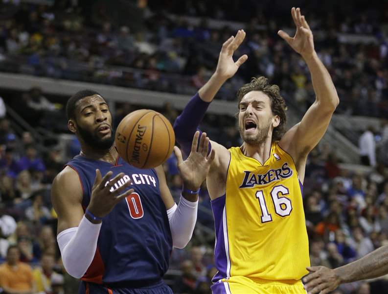 Lakers-Pistons-Basketball-1
