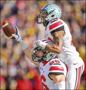 Ohio State tight end Jeff Heuerman (86) celebrates his touchdown during the third quarter with teammate Corey Brown.