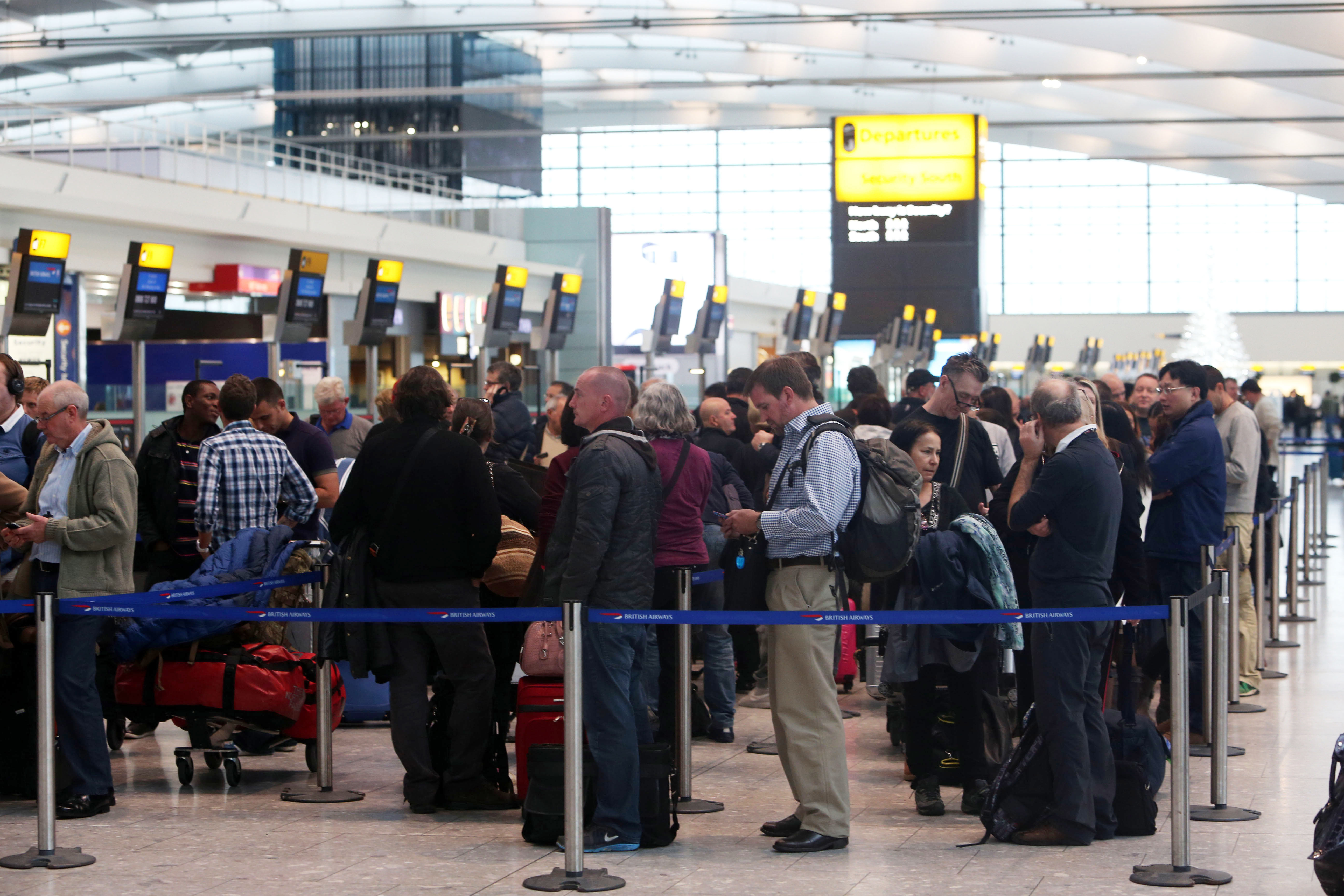 Air traffic glitch sparks big flight delays in UK The Blade