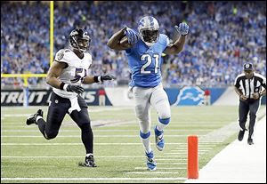 Lions running back Reggie Bush scoots past Ravens inside linebacker Daryl Smith for a 14-yard touchdown during the first quarter. It gave the Lions an early lead.