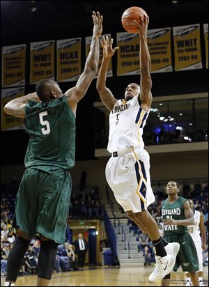 University of Toledo guard Rian Pearson (24) shoots against Cleveland State center Ismaila Dauda (5) during the first half.