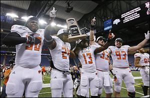 Bowling Green’s Izaah Lunsford, left, Jerry Gates, Travis Greene, Paul Swan and Ted Ouellet celebrate a MAC title at Ford Field, where the Falcons will be playing Thursday. BG has sold 7,500 tickets.