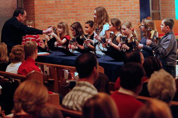 Members-of-the-children-s-bell-choir-perform