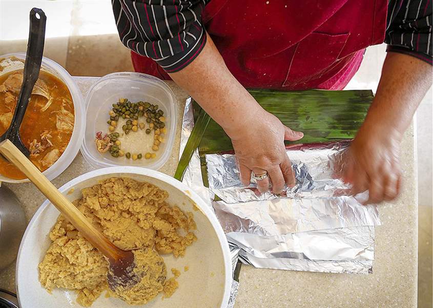 Finished-tamales-are-wrapped-as-Dora-Gonza