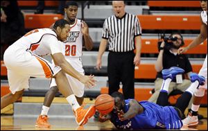 Bowling Green State University forward Cameron Black (35) chases a loose ball against IPFW forward Steve Forbes (54).