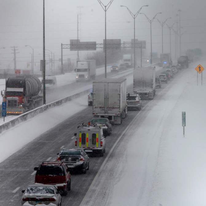 CTY-Snowstorm02p-i-75-traffic