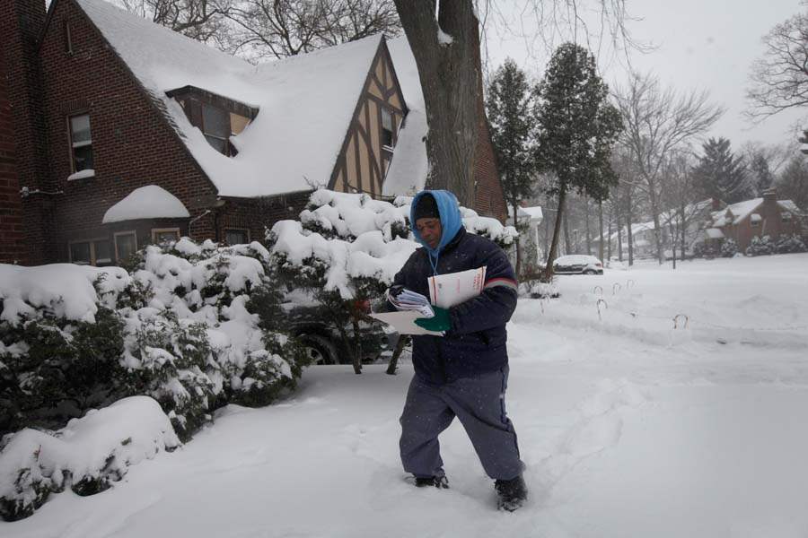 CTY-Snowstorm02p-Postal-carrier-Nick-Fitzgerald