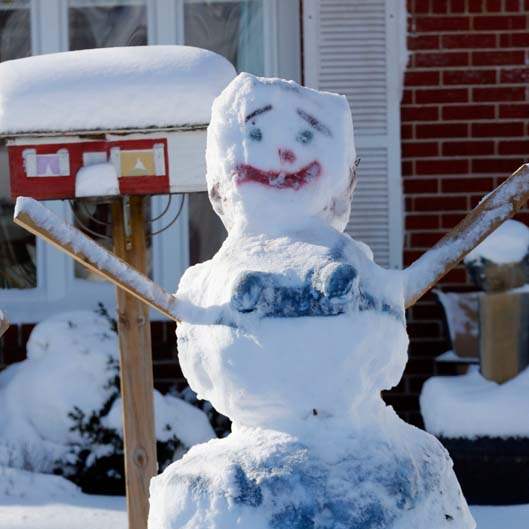 CTY-snow07p-snowwoman