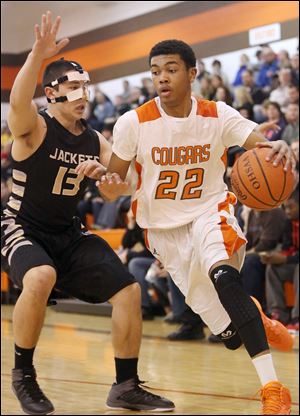 Southview’s junior Jeremiah Roberts drives past Perrysburg’s Kenny Zimmerman. The Cougars improve to 7-2, 3-2 in the Northern Lakes League. The Yellow Jackets fall to 9-1, 4-1.