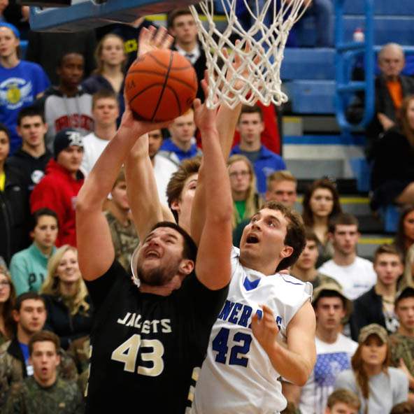 Perrysburg-s-Nate-Patterson-shoots-in-front-of-AW-s-Hunter-Johnson