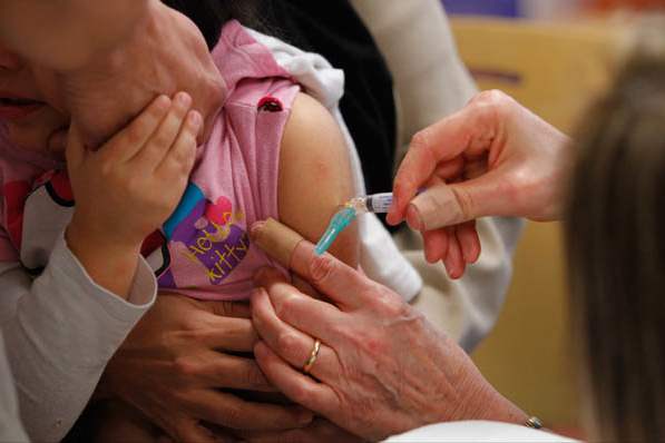 Emilia-Martinez-4-receives-the-flu-shot