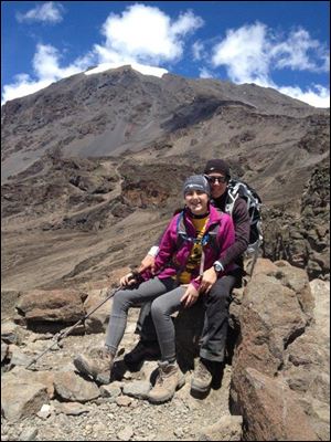 Alexis and her mother Suzanne Peats during the climb up Mount Kilimanjaro. 