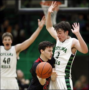 Ottawa Hills' Geoff Beans, right, denies Cardinal Stritch’s Jacob Empie. Beans finished with 13 points in the Green Bears’ win.