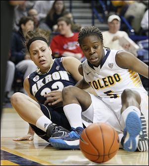 Akron’s DiAndra Gibson, left, and Toledo’s Janelle Reed-Lewis battle for possession.