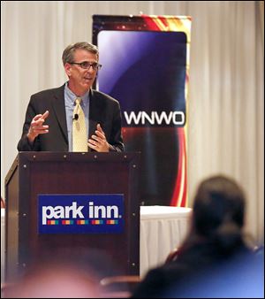 Sinclair Broadcasting Group executive vice president Barry Faber speaks during a town hall meeting at the Park Inn in Toledo.
