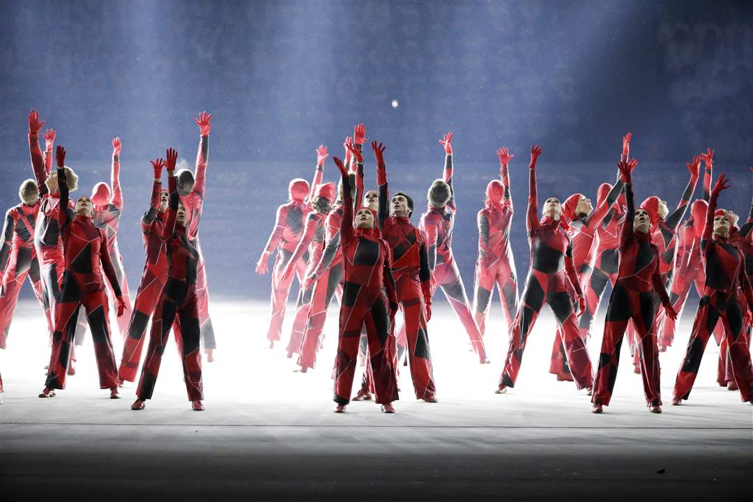 Sochi-Olympics-Opening-Ceremony-INDUSTRIAL-DANCERS