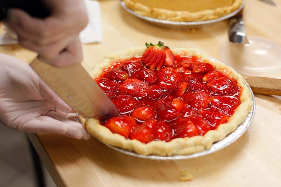 FEACULINARY11p-strawberry-pie