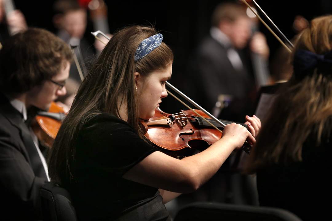 Krista-Hetrick-plays-a-violin-with-the-Concert-Orchestra