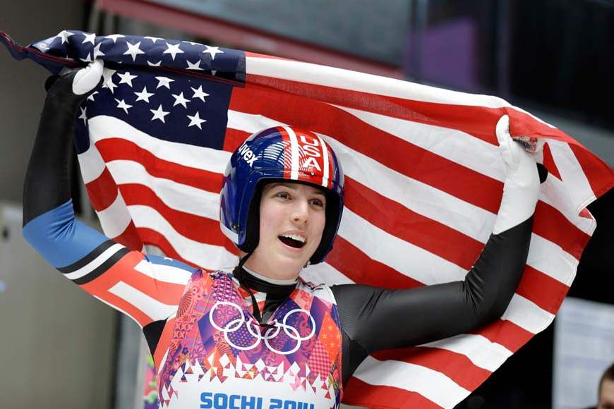 Sochi-Olympics-Luge-Women-ERIN-HAMLIN-FLAG