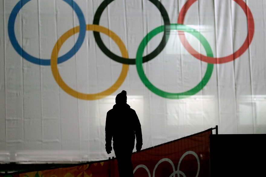Sochi-Olympics-Ski-Jumping-Women-SILHOUETTE