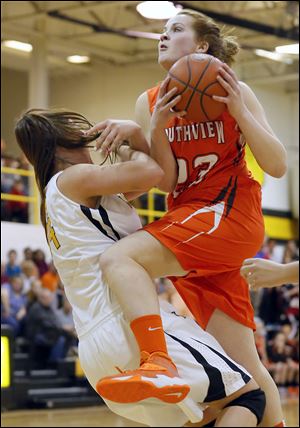 Southview’s Taryn Stanley collides with Northview’s Kendall Jessing during the first quarter at Northview.