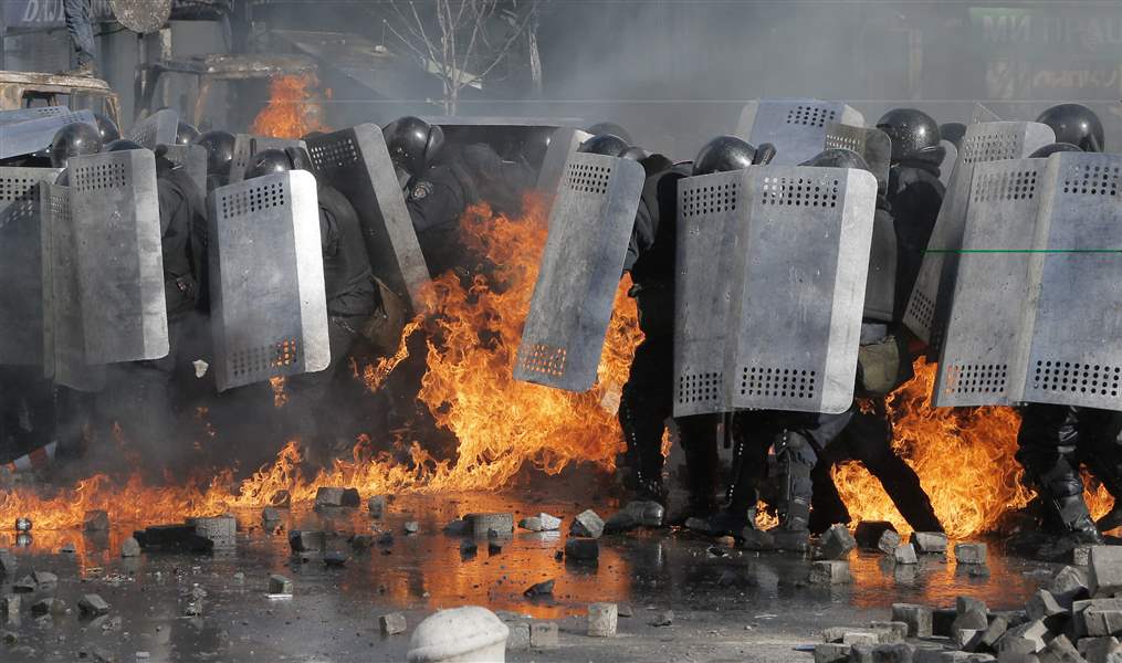 Ukraine-Protest-police-fire