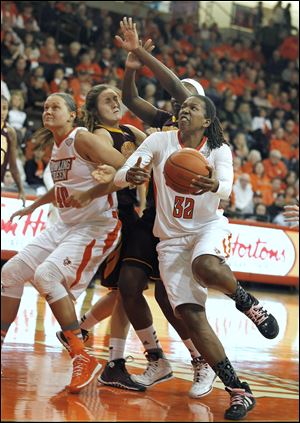 Bowling Green’s Alexis Rogers drives in front of Central Michigan’s Jas’Mine Bracey. Rogers scored 10 points as Falcons improved to 22-3, 12-1 in the MAC. The Chippewas are 16-9, 12-1.