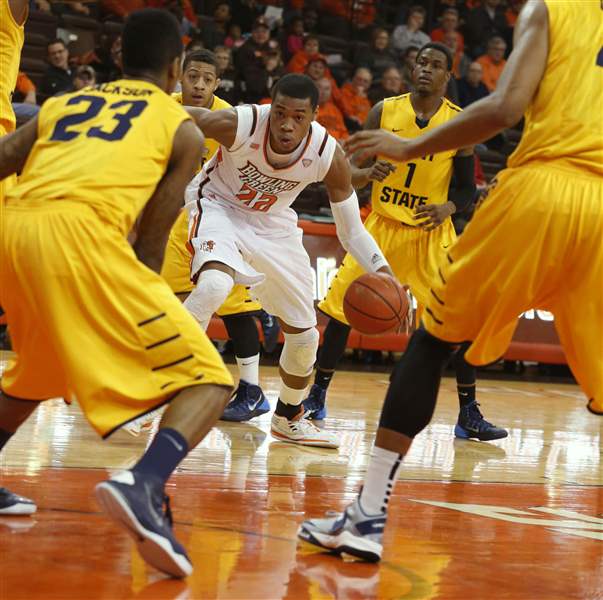 BGSU-s-Richaun-Holmes-is-surrounded-by-Kent-State-defenders-1