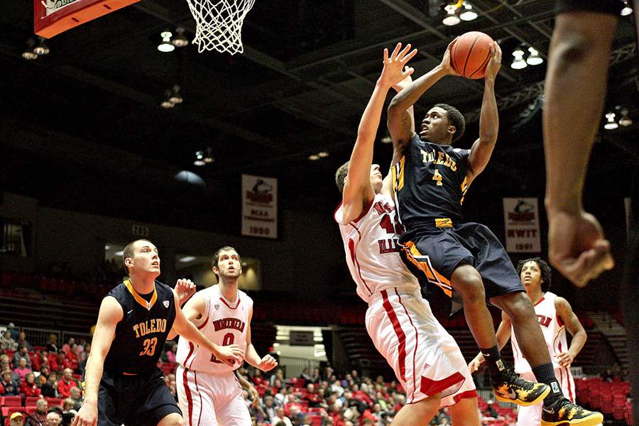 Toledo-s-Justin-Drummond-shoots-the-ball-iover-N