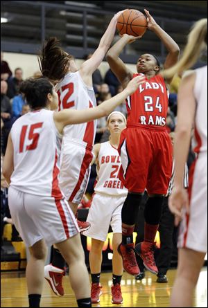 Rogers' Brelynn Hampton-Bey (24) shoots against  Bowling Green's Kendal Glandorff (12).