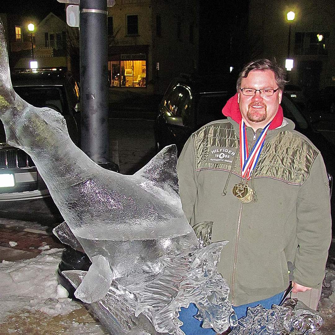 Greg-Butanski-ice-carving