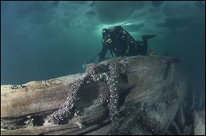 Rich Synowiec swims along Jana’s Wreck.