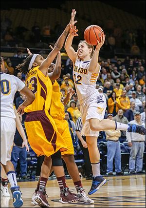 UT's Ana Capotosto shoots over two Central Michigan defenders on Sunday.