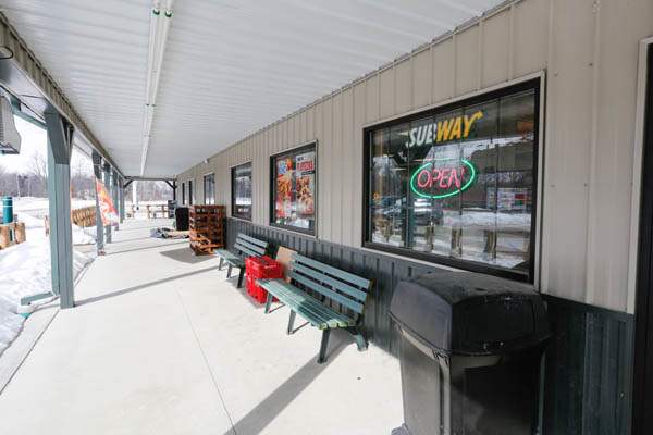The-front-porch-of-Ozzie-s-General-Store