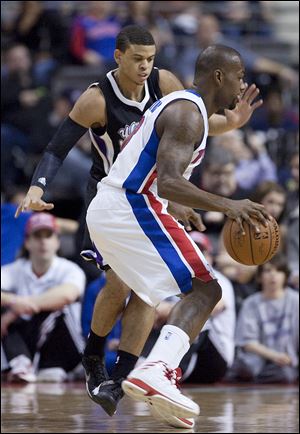 The Kings’ Ray McCallum, left, defends Detroit’s Rodney Stuckey on Tuesday in Auburn Hills, Mich. Stuckey led the Pistons with 23 points. McCallum played at the University of Detroit.