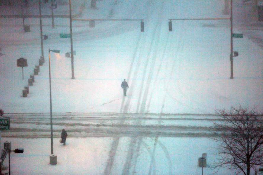 CTY-snow-pedestrian-on-Huron