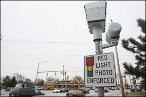 Cleve­land, Day­ton, and Co­lum­bus, along with the broader Ohio Munic­i­pal League, have come to Toledo’s de­fense against a Kentucky man’s challenge to the city’s red-light cameras in the Ohio Supreme Court.