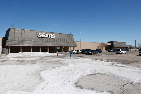 BIZ-sears18p-Sears-store-closing