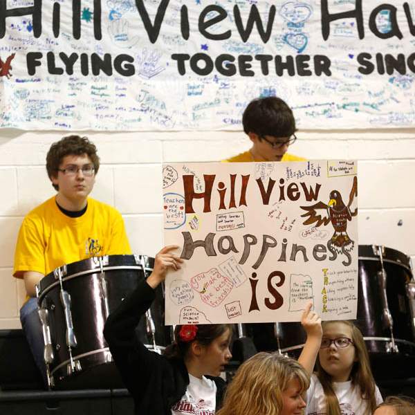 Hill-View-Elementary-students-hold-up-a-sign