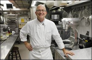 White House pastry chef Bill Yosses, a Toledo native, said Tuesday he will leave his post.