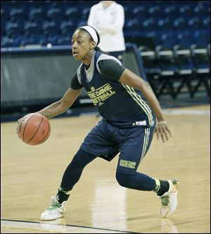 Notre Dame sophomore Jewell Loyd leads the 32-0 Fighting Irish this season with her 18.5 points per game. The guard will take on 16th-seeded Robert Morris 1:30 p.m. today at Savage Arena.