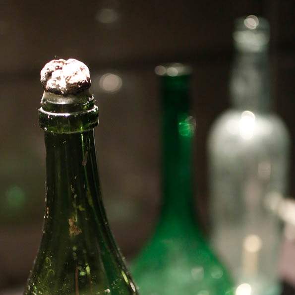 MAG-TitanicMag-Champagne-bottle