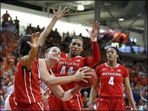 BGSU’s Jill Stein looks for a shot between Rutgers’ Tyler Scaife, left, and Betnijah Laney during their WNIT game on Monday night.