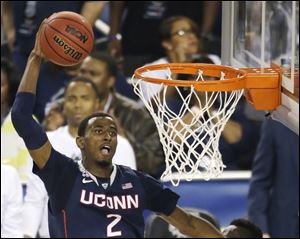Connecticut forward DeAndre Daniels dunks the ball during the second half.