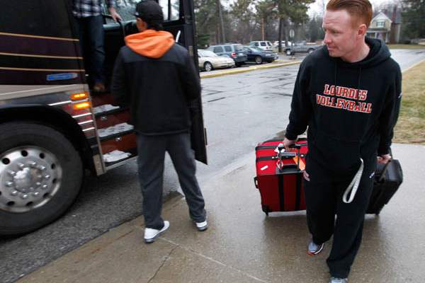 Athletic-trainer-Jason-Hines-carries-his-luggage-to-the-bus