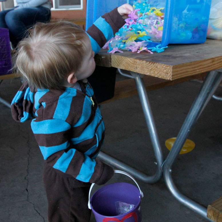 2-year-old-gets-a-prize