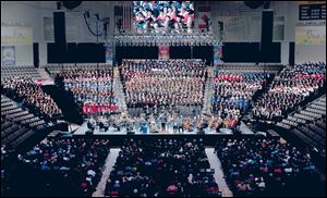 The Toledo Symphony made its Huntington Center debut with a choir of more than 1,000 voices.