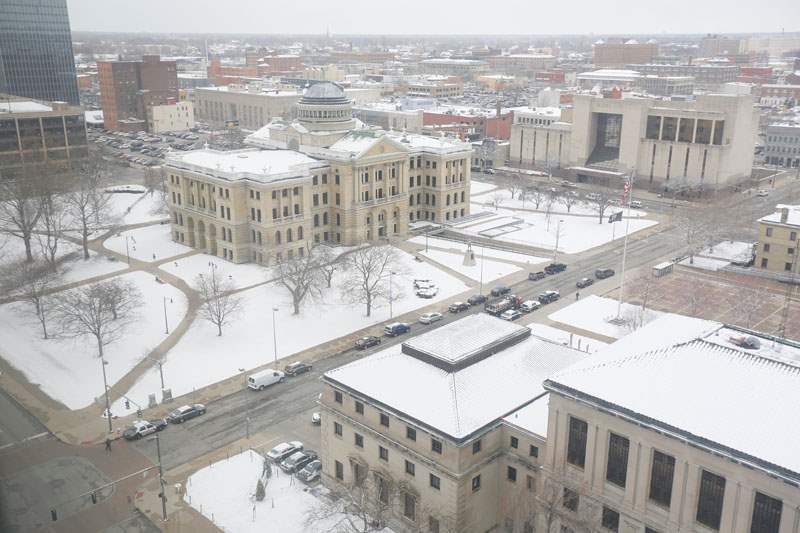Snow-covers-downtown-Toledo