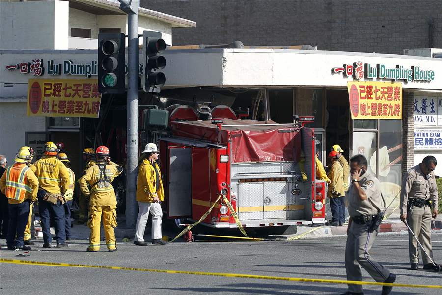 APTOPIX-Fire-Truck-Restaurant-Crash